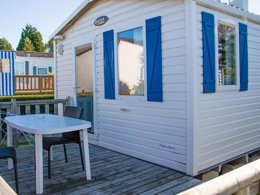 Camping Pas Cher vous présente avec son site Officiel campingpascher.fr, le Camping Les Ammonites classé 4 étoiles, situé sur la commune de Auberville dans le département Calvados (Basse Normandie) en France. Le camping Les Ammonites, vous présente un hébergement de type mobil-home de 18 m² et télévision. Le camping Les Ammonites vous propose du sam. 04 avril au sam. 11 avril 2026 pour 7 nuits à 330€. Cette location propose 122 dates différentes pour réserver votre séjour. Découvrez également les 5 autres gammes d'hébergements du camping. Les Avis clients pour le Camping Les Ammonites sont excellents avec une note moyenne de 8 sur 10. Piscine chauffée, Piscine extérieure, Aire de jeux enfants, Baby-foot, Cyclisme, Golf, Piscine, Pétanque, Randonnée, Salle de fitness, Bar, Dépôt de pain, Snack/Bar, Épicerie,... En savoir plus : cliquez-ICI.