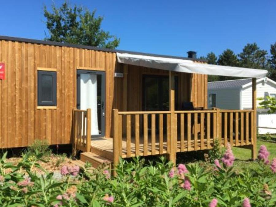 Camping Pas Cher vous présente avec son site Officiel campingpascher.fr, le Camping Campilo classé 4 étoiles, situé sur la commune de Aubigny dans le département Vendée (Pays De La Loire) en France. Le camping Campilo, vous présente un hébergement de type mobil-home de 29 m². Le camping Campilo vous propose du mardi 08 septembre au mardi 15 septembre 2026, en promotion à -20% pour 7 nuits à 254,40 € au lieu de 318,0 € soit une Économie de 63,60 €. Cette location propose 6 dates différentes pour réserver votre séjour. Découvrez également les 28 autres gammes d'hébergements du camping. Les Avis clients pour le Camping Campilo sont excellents avec une note moyenne de 8 sur 10. MerÉtang, Lagon, Piscine couverte, Animations familiales, Club ados, Club enfants, Aire de jeux enfants, Centre équestre, Court de tennis, Cyclisme, Golf, Ping-pong, Pétanque, Randonnée, Terrain multisports, Trampoline, Bar, Boulangerie, Bureau de tabac, Dépôt de pain, Plats à emporter, Snack/Bar, Station-service, Supermarché, Épicerie,... En savoir plus : cliquez-ICI.