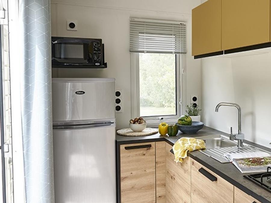 Camping Pas Cher vous présente avec son site Officiel campingpascher.fr, le Camping Campilo classé 4 étoiles, situé sur la commune de Aubigny dans le département Vendée (Pays De La Loire) en France. Le camping Campilo, vous présente un hébergement de type mobil-home de 33 m² et télévision. Le camping Campilo vous propose du jeudi 10 septembre au jeudi 17 septembre 2026, en promotion à -20% pour 7 nuits à 358,40 € au lieu de 448,0 € soit une Économie de 89,60 €. Cette location propose 47 dates différentes pour réserver votre séjour. Découvrez également les 21 autres gammes d'hébergements du camping. Les Avis clients pour le Camping Campilo sont excellents avec une note moyenne de 8 sur 10. MerÉtang, Lagon, Piscine couverte, Animations familiales, Club ados, Club enfants, Aire de jeux enfants, Centre équestre, Court de tennis, Cyclisme, Golf, Ping-pong, Pétanque, Randonnée, Terrain multisports, Trampoline, Bar, Boulangerie, Dépôt de pain, Plats à emporter, Snack/Bar, Station-service, Supermarché, Épicerie,... En savoir plus : cliquez-ICI.