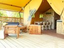 Camping Pas Cher vous présente avec son site Officiel campingpascher.fr, le Camping Campilo classé 4 étoiles, situé sur la commune de Aubigny dans le département Vendée (Pays De La Loire) en France. Le camping Campilo, vous présente un hébergement de type bungalow toilé de 38 m². Le camping Campilo vous propose du lundi 25 mai au lundi 01 juin 2026 pour 7 nuits à 382€. Cette location propose 50 dates différentes pour réserver votre séjour. Découvrez également les 16 autres gammes d'hébergements du camping. Les Avis clients pour le Camping Campilo sont excellents avec une note moyenne de 8 sur 10. MerÉtang, Lagon, Piscine couverte, Animations familiales, Club ados, Club enfants, Aire de jeux enfants, Centre équestre, Court de tennis, Cyclisme, Golf, Ping-pong, Pétanque, Randonnée, Terrain multisports, Trampoline, Bar, Boulangerie, Bureau de tabac, Dépôt de pain, Plats à emporter, Snack/Bar, Station-service, Supermarché, Épicerie,... En savoir plus : cliquez-ICI.