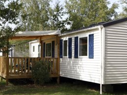 Camping Pas Cher vous présente avec son site Officiel campingpascher.fr, le Camping Campilo classé 4 étoiles, situé sur la commune de Aubigny dans le département Vendée (Pays De La Loire) en France. Le camping Campilo, vous présente un hébergement de type mobil-home de 30 m² et télévision. Le camping Campilo vous proposeun séjour PAS CHER avec une REMISEdu sam. 11 avril au sam. 18 avril 2026, en promotion à -39% pour 7 nuits à 199 € au lieu de 328,0 € soit une Économie de 129 €. Cette location propose 23 dates différentes pour réserver votre séjour. Découvrez également les 16 autres gammes d'hébergements du camping. Les Avis clients pour le Camping Campilo sont excellents avec une note moyenne de 8 sur 10. MerÉtang, Lagon, Piscine couverte, Animations familiales, Club ados, Club enfants, Aire de jeux enfants, Centre équestre, Court de tennis, Cyclisme, Golf, Ping-pong, Pétanque, Randonnée, Terrain multisports, Trampoline, Bar, Boulangerie, Dépôt de pain, Plats à emporter, Snack/Bar, Station-service, Supermarché, Épicerie,... En savoir plus : cliquez-ICI.