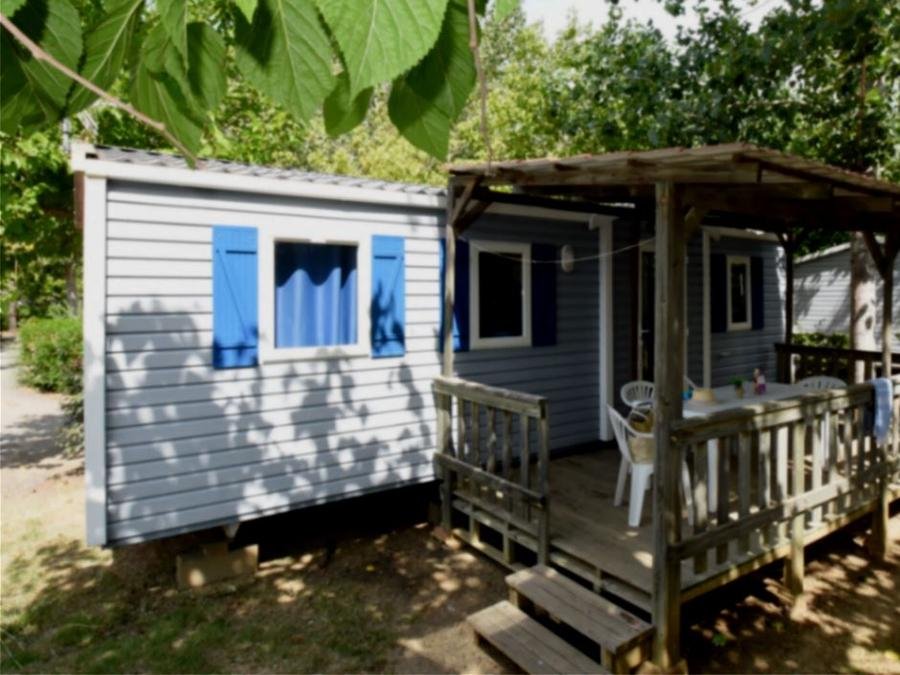 Camping Pas Cher vous présente avec son site Officiel campingpascher.fr, le Camping Les Salisses classé 4 étoiles, situé sur la commune de Vias dans le département Hérault (Languedoc Roussillon) en France. Le camping Les Salisses vous propose un hébergement de type mobil-home. L'établissement vous propose 18 autres types d'hébergements. Découvrez tous nos séjours à petits prix dans la commune et aux alentours de Vias du département : Hérault (Languedoc Roussillon). Les Avis clients pour le Camping Les Salisses sont excellents avec une note moyenne de 8 sur 10. Parc aquatique, Piscine couverte, Piscine extérieure, Animations familiales, Club enfants, Aire de jeux enfants, Centre équestre, Court de tennis, Golf, Ping-pong, Piscine, Pétanque, Salle de fitness, Salle de jeux vidéo, Sports nautiques, Terrain multisports, Bar, Bureau de tabac, Dépôt de pain, Plats à emporter, Restaurant, Snack/Bar, Supermarché, Épicerie,... En savoir plus : cliquez-ICI.