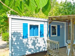 Camping Pas Cher vous présente avec son site Officiel campingpascher.fr, le Camping Les Salisses classé 4 étoiles, situé sur la commune de Vias dans le département Hérault (Languedoc Roussillon) en France. Le camping Les Salisses, vous présente un hébergement de type mobil-home de 32 m² avec climatisation et télévision. Le camping Les Salisses vous proposeun séjour PAS CHER avec une REMISEdu sam. 13 juin au sam. 20 juin 2026, en promotion à -50% pour 7 nuits à 379 € au lieu de 760,0 € soit une Économie de 381 €. Cette location propose 16 dates différentes pour réserver votre séjour. Découvrez également les 5 autres gammes d'hébergements du camping. Les Avis clients pour le Camping Les Salisses sont de 7 sur 10. Parc aquatique, Piscine couverte, Piscine extérieure, Animations familiales, Club enfants, Aire de jeux enfants, Centre équestre, Court de tennis, Golf, Ping-pong, Piscine, Pétanque, Salle de fitness, Salle de jeux vidéo, Sports nautiques, Terrain multisports, Bar, Bureau de tabac, Dépôt de pain, Plats à emporter, Restaurant, Snack/Bar, Supermarché, Épicerie,... En savoir plus : cliquez-ICI.