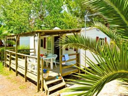 Camping Pas Cher vous présente avec son site Officiel campingpascher.fr, le Camping Les Salisses classé 4 étoiles, situé sur la commune de Vias dans le département Hérault (Languedoc Roussillon) en France. Le camping Les Salisses, vous présente un hébergement de type mobil-home de 28 m² avec climatisation et télévision. Le camping Les Salisses vous proposeun séjour PAS CHER avec une REMISEdu sam. 18 avril au sam. 25 avril 2026, en promotion à -35% pour 7 nuits à 339 € au lieu de 521,54 € soit une Économie de 182,54 €. Cette location propose 14 dates différentes pour réserver votre séjour. Découvrez également les 5 autres gammes d'hébergements du camping. Les Avis clients pour le Camping Les Salisses sont de 7 sur 10. Parc aquatique, Piscine couverte, Piscine extérieure, Animations familiales, Club enfants, Aire de jeux enfants, Centre équestre, Court de tennis, Golf, Ping-pong, Piscine, Pétanque, Salle de fitness, Salle de jeux vidéo, Sports nautiques, Terrain multisports, Bar, Bureau de tabac, Dépôt de pain, Plats à emporter, Restaurant, Snack/Bar, Supermarché, Épicerie,... En savoir plus : cliquez-ICI.