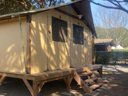 Cliquez pour découvrir toutes les photos de l'HÉBERGEMENT ! bungalow toilé - camping Le Braou photo 5