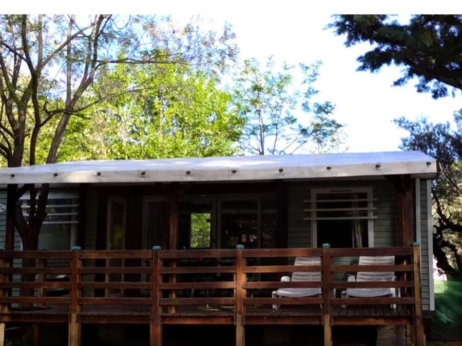 Camping Pas Cher vous présente avec son site Officiel campingpascher.fr, le Camping Maeva Escapades L'Emeraude Du Verdon classé 3 étoiles, situé sur la commune de Aups dans le département Var (Provence Alpes Côte D'azur) en France. Le camping Maeva Escapades L'Emeraude Du Verdon, vous présente un hébergement de type mobil-home avec climatisation et télévision. Le camping Maeva Escapades L'Emeraude Du Verdon vous propose du dimanche 07 juin au dimanche 14 juin 2026, en promotion à -6% pour 7 nuits à 419 € au lieu de 449 € soit une Économie de 30 €. Cette location propose 30 dates différentes pour réserver votre séjour. Découvrez également les 27 autres gammes d'hébergements du camping. Les Avis clients pour le Camping Maeva Escapades L'Emeraude Du Verdon sont excellents avec une note moyenne de 8 sur 10. Piscine extérieure, Animations familiales, Aire de jeux enfants, Baby-foot, Canoë-kayak, Centre équestre, Cyclisme, Ping-pong, Piscine, Pétanque, Randonnée, Terrain multisports, Bar, Boulangerie, Bureau de tabac, Dépôt de pain, Plats à emporter, Restaurant, Station-service, Supermarché, Épicerie,... En savoir plus : cliquez-ICI.