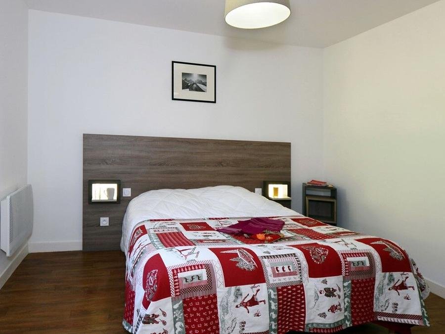 Camping Pas Cher vous présente avec son site Officiel campingpascher.fr, la Résidence Odalys Référence Les Balcons D'Auréa classé 4 étoiles, située sur la commune de Auris En Oisans dans le département Isère (Rhône Alpes) en France. La résidence Odalys Référence Les Balcons D'Auréa, vous présente un hébergement de type appartement de 35 m² pour 4 personnes et télévision. La résidence Odalys Référence Les Balcons D'Auréa vous proposeun séjour PAS CHER avec une REMISEdu sam. 04 juillet au sam. 11 juillet 2026, en promotion à -30% pour 7 nuits à 349,30 € au lieu de 499,0 € soit une Économie de 149,70 €. Cette location propose 19 dates différentes pour réserver votre séjour. Découvrez également les 5 autres gammes d'hébergements de la résidence. Les Avis clients pour la Résidence Odalys Référence Les Balcons D'Auréa sont excellents avec une note moyenne de 8 sur 10. Piscine chauffée, Piscine couverte, Centre équestre, Golf, Randonnée, Salle de fitness,... En savoir plus : cliquez-ICI.
