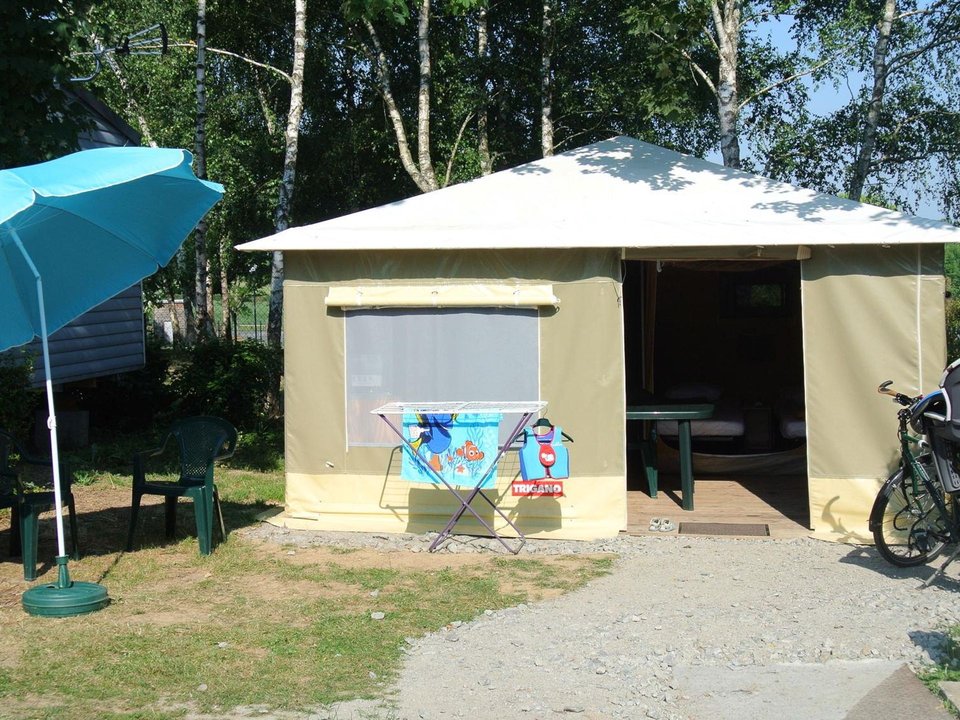Camping Pas Cher vous présente avec son site Officiel campingpascher.fr, le Établissement D'Autun, situé sur la commune de Autun dans le département Saone-et-loire (Bourgogne) en France. L'établissement D'Autun vous propose un hébergement de type bungalow toilé. L'établissement vous propose 5 autres types d'hébergements. Découvrez tous nos séjours à petits prix dans la commune et aux alentours de Autun du département : Saone-et-loire (Bourgogne).... En savoir plus : cliquez-ICI.
