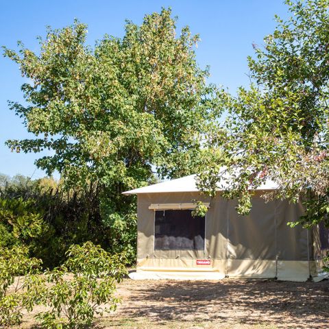 Cliquez pour découvrir toutes les photos de l'HÉBERGEMENT ! bungalow toilé - D'Autun photo 2