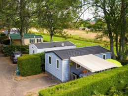 Camping Pas Cher vous présente avec son site Officiel campingpascher.fr, le Établissement D'Autun, situé sur la commune de Autun dans le département Saone-et-loire (Bourgogne) en France. L'établissement D'Autun vous propose un hébergement de type bungalow toilé. L'établissement vous propose 5 autres types d'hébergements. Découvrez tous nos séjours à petits prix dans la commune et aux alentours de Autun du département : Saone-et-loire (Bourgogne).... En savoir plus : cliquez-ICI.