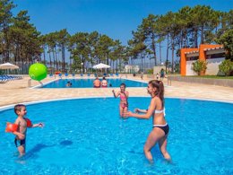 Camping Pas Cher vous présente avec son site Officiel campingpascher.fr, le Établissement Vagueira, situé sur la commune de Aveiro dans le département Centre Du Portugal (Centre Du Portugal) au Portugal. L'établissement Vagueira vous propose un hébergement de type mobil-home de 17 m². L'établissement vous propose 3 autres types d'hébergements. Découvrez tous nos séjours à petits prix dans la commune et aux alentours de Aveiro du département : Centre Du Portugal (Centre Du Portugal).... En savoir plus : cliquez-ICI.