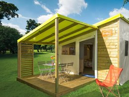 Camping Pas Cher vous présente avec son site Officiel campingpascher.fr, le Camping Flower Beauchêne classé 3 étoiles, situé sur la commune de Avrille dans le département Vendée (Pays De La Loire) en France. Le camping Flower Beauchêne, vous présente un hébergement de type bungalow toilé de 20 m². Le camping Flower Beauchêne vous propose du sam. 29 août au sam. 05 septembre 2026 pour 7 nuits à 217€. Cette location propose 34 dates différentes pour réserver votre séjour. Découvrez également les 14 autres gammes d'hébergements du camping. Les Avis clients pour le Camping Flower Beauchêne sont excellents avec une note moyenne de 8 sur 10. Piscine chauffée, Piscine couverte, Animations familiales, Club enfants, Aire de jeux enfants, Baby-foot, Canoë-kayak, Centre équestre, Cyclisme, Flipper, Golf, Jet-ski, Location de bateaux, Paddle, Ping-pong, Pétanque, Randonnée, Structure gonflable enfants, Surf, Terrain multisports, Voile, kiteSurf, Bar, Bureau de tabac, Dépôt de pain, Plats à emporter, Restaurant, Snack/Bar, Station-service, Supermarché, Épicerie,... En savoir plus : cliquez-ICI.