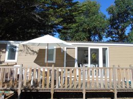 Camping Pas Cher vous présente avec son site Officiel campingpascher.fr, le Camping Flower Beauchêne classé 3 étoiles, situé sur la commune de Avrille dans le département Vendée (Pays De La Loire) en France. Le camping Flower Beauchêne, vous présente un hébergement de type bungalow toilé de 20 m². Le camping Flower Beauchêne vous propose du sam. 29 août au sam. 05 septembre 2026 pour 7 nuits à 217€. Cette location propose 20 dates différentes pour réserver votre séjour. Découvrez également les 14 autres gammes d'hébergements du camping. Les Avis clients pour le Camping Flower Beauchêne sont excellents avec une note moyenne de 8 sur 10. Piscine chauffée, Piscine couverte, Animations familiales, Club enfants, Aire de jeux enfants, Baby-foot, Canoë-kayak, Centre équestre, Cyclisme, Flipper, Golf, Jet-ski, Location de bateaux, Paddle, Ping-pong, Pétanque, Randonnée, Structure gonflable enfants, Surf, Terrain multisports, Voile, kiteSurf, Bar, Bureau de tabac, Dépôt de pain, Plats à emporter, Restaurant, Snack/Bar, Station-service, Supermarché, Épicerie,... En savoir plus : cliquez-ICI.