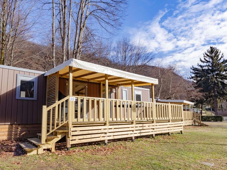 Camping Pas Cher vous présente avec son site Officiel campingpascher.fr, le Camping Le Malazéou (Wellness Sport Camping) classé 4 étoiles, situé sur la commune de Ax Les Thermes dans le département Ariège (Midi Pyrénées) en France. Le camping Le Malazéou (Wellness Sport Camping) vous propose un hébergement de type mobil-home de 40 m² avec climatisation (télévision). L'établissement vous propose 9 autres types d'hébergements. Découvrez tous nos séjours à petits prix dans la commune et aux alentours de Ax Les Thermes du département : Ariège (Midi Pyrénées). Les Avis clients pour le Camping Le Malazéou (Wellness Sport Camping) sont excellents avec une note moyenne de 8 sur 10. Piscine chauffée, Piscine extérieure, Animation enfants, Animations familiales, Aire de jeux enfants, Centre équestre, Court de tennis, Escalade, Parcours sportif, Ping-pong, Pétanque, Randonnée, Salle de fitness, Bar, Boulangerie, Bureau de tabac, Dépôt de pain, Restaurant, Station-service, Supermarché, Épicerie,... En savoir plus : cliquez-ICI.
