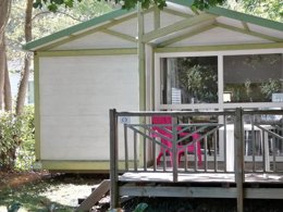 Camping Pas Cher vous présente avec son site Officiel campingpascher.fr, le Camping Le Moulin Du Pont D'Alies classé 3 étoiles, situé sur la commune de Axat dans le département Aude (Languedoc Roussillon) en France. Le camping Le Moulin Du Pont D'Alies, vous présente un hébergement de type chalet de 31 m² pour 2 personnes et télévision. Le camping Le Moulin Du Pont D'Alies vous propose du sam. 11 avril au sam. 18 avril 2026 pour 7 nuits à 387.2€. Cette location propose 84 dates différentes pour réserver votre séjour. Découvrez également les 7 autres gammes d'hébergements du camping. Les Avis clients pour le Camping Le Moulin Du Pont D'Alies sont excellents avec une note moyenne de 8 sur 10. Rivière, Piscine chauffée, Piscine extérieure, Animations familiales, Aire de jeux enfants, Canoë-kayak, Pétanque, Bar, Dépôt de pain, Plats à emporter, Snack/Bar, Supermarché, Épicerie,... En savoir plus : cliquez-ICI.