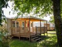 Camping Pas Cher vous présente avec son site Officiel campingpascher.fr, le Camping Landes Azur classé 4 étoiles, situé sur la commune de Azur dans le département Landes (Aquitaine) en France. Le camping Landes Azur, vous présente un hébergement de type mobil-home de 32 m² et télévision. Le camping Landes Azur vous propose du mercredi 06 mai au mercredi 13 mai 2026 pour 7 nuits à 315€. Cette location propose 78 dates différentes pour réserver votre séjour. Découvrez également les 7 autres gammes d'hébergements du camping. Les Avis clients pour le Camping Landes Azur sont excellents avec une note moyenne de 8 sur 10. Lagon, Parc aquatique, Piscine couverte, Animations familiales, Club enfants, Aire de jeux enfants, Cyclisme, Ping-pong, Pétanque, Structure gonflable enfants, Terrain de volley-ball, Bar, Dépôt de pain, Plats à emporter, Snack/Bar,... En savoir plus : cliquez-ICI.