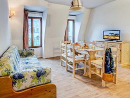 Camping Pas Cher vous présente avec son site Officiel campingpascher.fr, la Résidence Illixon - Vacancéole classé 3 étoiles, située sur la commune de Bagneres De Luchon dans le département Haute-garonne (Midi Pyrénées) en France. La résidence Illixon - Vacancéole, vous présente un hébergement de type appartement de 62 m² pour 8 personnes et télévision. La résidence Illixon - Vacancéole vous proposeun séjour PAS CHER avec une REMISEdu sam. 26 septembre au sam. 03 octobre 2026, en promotion à -33% pour 7 nuits à 400,80 € au lieu de 603,61 € soit une Économie de 202,81 €. Cette location propose 177 dates différentes pour réserver votre séjour. Découvrez également les 8 autres gammes d'hébergements de la résidence. Les Avis clients pour la Résidence Illixon - Vacancéole sont excellents avec une note moyenne de 8 sur 10.... En savoir plus : cliquez-ICI.