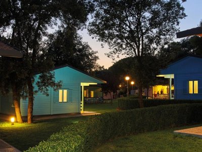 Cliquez pour découvrir toutes les photos de l'HÉBERGEMENT ! bungalow - Villaggio Baia Domizia photo 2