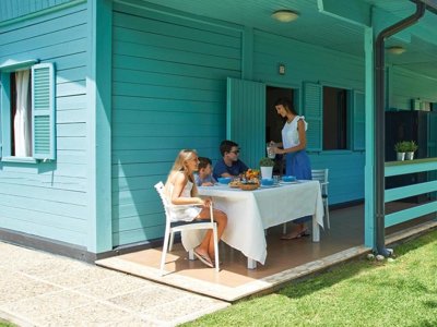Cliquez pour découvrir toutes les photos de l'HÉBERGEMENT ! bungalow - Villaggio Baia Domizia photo 4