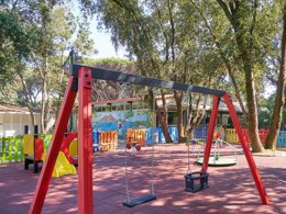 Camping Pas Cher vous présente avec son site Officiel campingpascher.fr, le Camping Villaggio Baia Domizia classé 4 étoiles, situé sur la commune de Baia Domizia dans le département Caserte (Campanie) en Italie. Le camping Villaggio Baia Domizia, vous présente un hébergement de type mobil-home de 33 m² pour 2 personnes avec climatisation et télévision. Le camping Villaggio Baia Domizia vous propose du jeudi 14 mai au jeudi 21 mai 2026 pour 7 nuits à 1092€. Cette location propose 26 dates différentes pour réserver votre séjour. Découvrez également les 8 autres gammes d'hébergements du camping. Les Avis clients pour le Camping Villaggio Baia Domizia sont excellents avec une note moyenne de 8 sur 10. Mer, Piscine extérieure, Animations familiales, Club enfants, Aire de jeux enfants, Court de tennis, Cyclisme, Salle de fitness, Sports nautiques, Terrain de football, Terrain de volley-ball, Bar, Bureau de tabac, Pizzeria, Restaurant, Snack/Bar, Épicerie,... En savoir plus : cliquez-ICI.