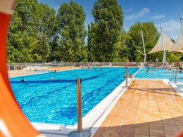 Camping Pas Cher vous présente avec son site Officiel campingpascher.fr, le Camping Balatontourist Füred Camping classé 3 étoiles, situé sur la commune de Balatonfured dans le département Hongrie (Hongrie) en Hongrie. Le camping Balatontourist Füred Camping, vous présente un hébergement de type mobil-home de 25 m² pour 2 personnes avec climatisation. Le camping Balatontourist Füred Camping vous proposeun séjour PAS CHER avec une REMISEdu sam. 05 septembre au sam. 12 septembre 2026, en promotion à -42% pour 7 nuits à 260 € au lieu de 455,0 € soit une Économie de 195 €. Cette location propose 9 dates différentes pour réserver votre séjour. Découvrez également les 2 autres gammes d'hébergements du camping. Piscine extérieure, Animation enfants, Aire de jeux enfants, Canoë-kayak, Court de tennis, Ping-pong, Terrain de beach-volley, Terrain de football, Terrain de volley-ball, Bar, Plats à emporter, Restaurant, Snack/Bar, Épicerie,... En savoir plus : cliquez-ICI.