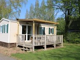 Camping Pas Cher vous présente avec son site Officiel campingpascher.fr, le Camping Le Clos De Balleroy classé 3 étoiles, situé sur la commune de Balleroy dans le département Calvados (Basse Normandie) en France. Le camping Le Clos De Balleroy, vous présente un hébergement de type mobil-home de 32 m² pour 5 personnes et télévision. Le camping Le Clos De Balleroy vous propose du mercredi 01 avril au mercredi 08 avril 2026 pour 7 nuits à 610.5€. Cette location propose 101 dates différentes pour réserver votre séjour. Découvrez également les 19 autres gammes d'hébergements du camping. Les Avis clients pour le Camping Le Clos De Balleroy sont excellents avec une note moyenne de 8 sur 10. Piscine chauffée, Piscine couverte, Animation ados, Animation enfants, Animations familiales, Club enfants, Aire de jeux enfants, Centre équestre, Court de tennis, Ping-pong, Piscine, Pétanque, Randonnée, Structure gonflable enfants, Terrain de football, Terrain de volley-ball, Terrain multisports, Trampoline, Bar, Bureau de tabac, Dépôt de pain, Snack/Bar, Supermarché, Épicerie,... En savoir plus : cliquez-ICI.