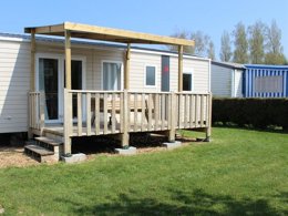 Camping Pas Cher vous présente avec son site Officiel campingpascher.fr, le Camping Le Clos De Balleroy classé 3 étoiles, situé sur la commune de Balleroy dans le département Calvados (Basse Normandie) en France. Le camping Le Clos De Balleroy, vous présente un hébergement de type mobil-home de 33 m² et télévision. Le camping Le Clos De Balleroy vous propose du mercredi 01 avril au mercredi 08 avril 2026 pour 7 nuits à 656€. Cette location propose 101 dates différentes pour réserver votre séjour. Découvrez également les 19 autres gammes d'hébergements du camping. Les Avis clients pour le Camping Le Clos De Balleroy sont excellents avec une note moyenne de 8 sur 10. Piscine chauffée, Piscine couverte, Animation ados, Animation enfants, Animations familiales, Club enfants, Aire de jeux enfants, Centre équestre, Court de tennis, Ping-pong, Piscine, Pétanque, Randonnée, Structure gonflable enfants, Terrain de football, Terrain de volley-ball, Terrain multisports, Trampoline, Bar, Bureau de tabac, Dépôt de pain, Snack/Bar, Supermarché, Épicerie,... En savoir plus : cliquez-ICI.