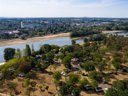 Camping Pas Cher vous présente avec son site Officiel campingpascher.fr, le Camping De L'Ile classé 3 étoiles, situé sur la commune de Bannay dans le département Cher (Centre Val De Loire) en France. Le camping De L'Ile vous propose un hébergement de type mobil-home. L'établissement vous propose un autre type d'hébergement. Découvrez tous nos séjours à petits prix dans la commune et aux alentours de Bannay du département : Cher (Centre Val De Loire). Les Avis clients pour le Camping De L'Ile sont excellents avec une note moyenne de 8 sur 10. Baby-foot, Canoë-kayak, Cyclisme, Flipper, Golf, Ping-pong, Piscine, Salle de jeux vidéo, Terrain de badminton, Terrain de volley-ball, Dépôt de pain, Supermarché, Épicerie,... En savoir plus : cliquez-ICI.