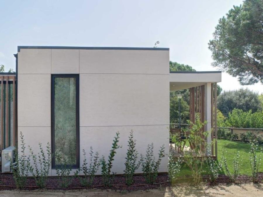 Camping Pas Cher vous présente avec son site Officiel campingpascher.fr, le Camping Globo Barcelona classé 4 étoiles, situé sur la commune de Canet De Mar dans le département Barcelone (Catalogne) en Espagne. Le camping Globo Barcelona vous propose un hébergement de type bungalow de 60 m² pour 1 personne avec climatisation (télévision). L'établissement vous propose 4 autres types d'hébergements. Découvrez tous nos séjours à petits prix dans la commune et aux alentours de Canet De Mar du département : Barcelone (Catalogne). Les Avis clients pour le Camping Globo Barcelona sont excellents avec une note moyenne de 9 sur 10. Mer, Piscine chauffée, Piscine extérieure, Club enfants, Aire de jeux enfants, Canoë-kayak, Centre équestre, Court de tennis, Golf, Jet-ski, Ping-pong, Pétanque, Terrain de football, Épicerie,... En savoir plus : cliquez-ICI.