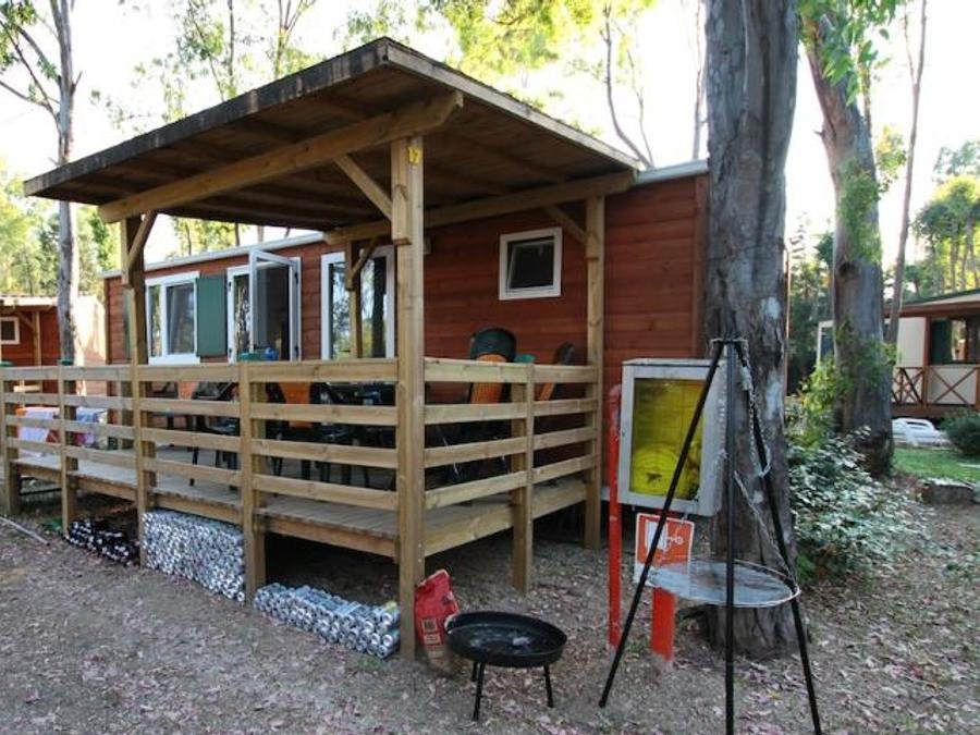 Camping Pas Cher vous présente avec son site Officiel campingpascher.fr, le Camping Ultima Spiaggia classé 4 étoiles, situé sur la commune de Bari Sardo dans le département Ogliastra (Sardaigne) en Italie. Le camping Ultima Spiaggia, vous présente un hébergement de type mobil-home de 32 m² avec climatisation et télévision. Le camping Ultima Spiaggia vous propose du lundi 21 septembre au lundi 28 septembre 2026 pour 7 nuits à 1257€. Cette location propose 14 dates différentes pour réserver votre séjour. Découvrez également les 13 autres gammes d'hébergements du camping. Les Avis clients pour le Camping Ultima Spiaggia sont de 7 sur 10. Mer, Parc aquatique, Piscine extérieure, Animations familiales, Club ados, Club enfants, Aire de jeux enfants, Canoë-kayak, Canyoning, Court de tennis, Location de bateaux, Ping-pong, Terrain de beach-volley, Terrain de football, Terrain multisports, kiteSurf, Bar, Dépôt de pain, Restaurant, Épicerie,... En savoir plus : cliquez-ICI.