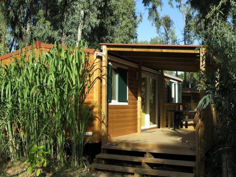 Camping Pas Cher vous présente avec son site Officiel campingpascher.fr, le Camping Ultima Spiaggia classé 4 étoiles, situé sur la commune de Bari Sardo dans le département Ogliastra (Sardaigne) en Italie. Le camping Ultima Spiaggia vous propose un hébergement de type mobil-home de 34 m² avec climatisation (télévision). L'établissement vous propose 13 autres types d'hébergements. Découvrez tous nos séjours à petits prix dans la commune et aux alentours de Bari Sardo du département : Ogliastra (Sardaigne). Les Avis clients pour le Camping Ultima Spiaggia sont de 7 sur 10. Mer, Parc aquatique, Piscine extérieure, Animations familiales, Club ados, Club enfants, Aire de jeux enfants, Canoë-kayak, Canyoning, Court de tennis, Location de bateaux, Ping-pong, Terrain de beach-volley, Terrain de football, Terrain multisports, kiteSurf, Bar, Dépôt de pain, Restaurant, Épicerie,... En savoir plus : cliquez-ICI.