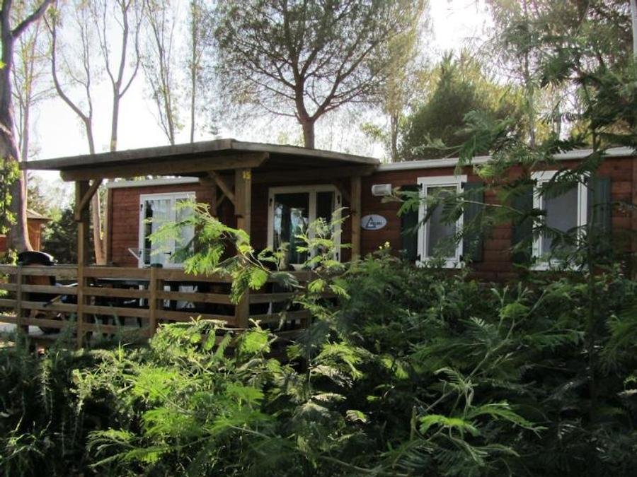 Camping Pas Cher vous présente avec son site Officiel campingpascher.fr, le Camping Ultima Spiaggia classé 4 étoiles, situé sur la commune de Bari Sardo dans le département Ogliastra (Sardaigne) en Italie. Le camping Ultima Spiaggia vous propose un hébergement de type mobil-home de 34 m² (télévision). L'établissement vous propose 13 autres types d'hébergements. Découvrez tous nos séjours à petits prix dans la commune et aux alentours de Bari Sardo du département : Ogliastra (Sardaigne). Les Avis clients pour le Camping Ultima Spiaggia sont de 7 sur 10. Mer, Parc aquatique, Piscine extérieure, Animations familiales, Club ados, Club enfants, Aire de jeux enfants, Canoë-kayak, Canyoning, Court de tennis, Location de bateaux, Ping-pong, Terrain de beach-volley, Terrain de football, Terrain multisports, kiteSurf, Bar, Dépôt de pain, Restaurant, Épicerie,... En savoir plus : cliquez-ICI.