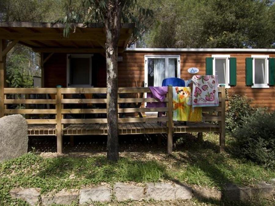 Camping Pas Cher vous présente avec son site Officiel campingpascher.fr, le Camping Ultima Spiaggia classé 4 étoiles, situé sur la commune de Bari Sardo dans le département Ogliastra (Sardaigne) en Italie. Le camping Ultima Spiaggia vous propose un hébergement de type mobil-home de 34 m². L'établissement vous propose 13 autres types d'hébergements. Découvrez tous nos séjours à petits prix dans la commune et aux alentours de Bari Sardo du département : Ogliastra (Sardaigne). Les Avis clients pour le Camping Ultima Spiaggia sont de 7 sur 10. Mer, Parc aquatique, Piscine extérieure, Animations familiales, Club ados, Club enfants, Aire de jeux enfants, Canoë-kayak, Canyoning, Court de tennis, Location de bateaux, Ping-pong, Terrain de beach-volley, Terrain de football, Terrain multisports, kiteSurf, Bar, Dépôt de pain, Restaurant, Épicerie,... En savoir plus : cliquez-ICI.