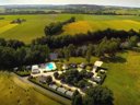Camping Pas Cher vous présente avec son site Officiel campingpascher.fr, le Camping Les Rioms classé 2 étoiles, situé sur la commune de Barrou dans le département Indre-et-loire (Centre Val De Loire) en France. Le camping Les Rioms vous propose un hébergement de type mobil-home de 27 m². L'établissement vous propose 2 autres types d'hébergements. Découvrez tous nos séjours à petits prix dans la commune et aux alentours de Barrou du département : Indre-et-loire (Centre Val De Loire). Les Avis clients pour le Camping Les Rioms sont de 6 sur 10. Piscine chauffée, Piscine extérieure, Aire de jeux enfants, Canoë-kayak, Golf, Ping-pong, Pétanque, Randonnée, Station-service, Supermarché,... En savoir plus : cliquez-ICI.
