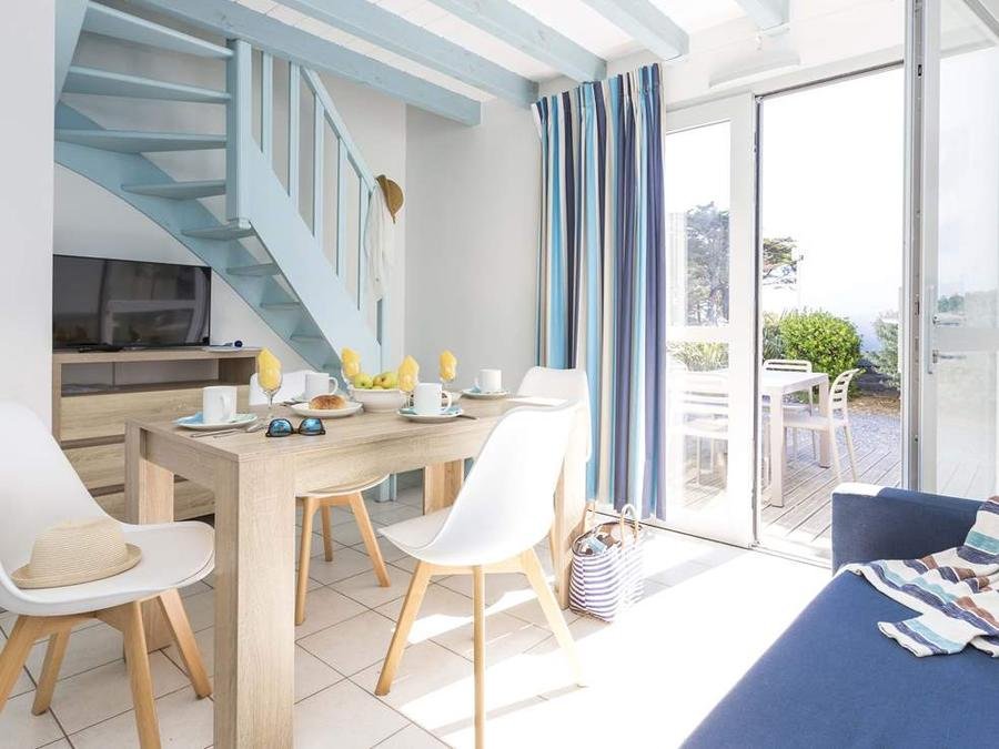 Camping Pas Cher vous présente avec son site Officiel campingpascher.fr, la Résidence Odalys Référence Valentin Plage, située sur la commune de Batz Sur Mer dans le département Loire-atlantique (Pays De La Loire) en France. La résidence Odalys Référence Valentin Plage, vous présente un hébergement de type appartement de 25 m² pour 2 personnes et télévision. La résidence Odalys Référence Valentin Plage vous propose du sam. 15 août au sam. 22 août 2026, en promotion à -20% pour 7 nuits à 1335,20 € au lieu de 1669,0 € soit une Économie de 333,80 €. Cette location propose 35 dates différentes pour réserver votre séjour. Découvrez également les 8 autres gammes d'hébergements de la résidence. Les Avis clients pour la Résidence Odalys Référence Valentin Plage sont excellents avec une note moyenne de 8 sur 10. Mer, Piscine chauffée, Piscine extérieure, Centre équestre, Pétanque, Terrain multisports,... En savoir plus : cliquez-ICI.