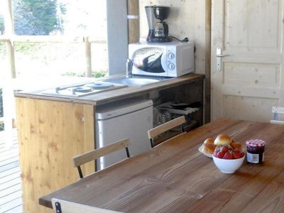 Cliquez pour découvrir toutes les photos de l'HÉBERGEMENT ! tente en toile et bois - Flower Les Paludiers photo 2