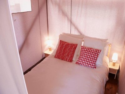 Cliquez pour découvrir toutes les photos de l'HÉBERGEMENT ! tente en toile et bois - Flower Les Paludiers photo 4