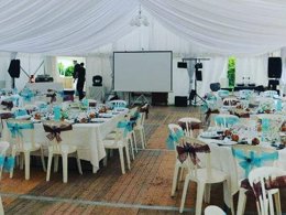 Camping Pas Cher vous présente avec son site Officiel campingpascher.fr, le Camping Le Chêne Du Lac classé 3 étoiles, situé sur la commune de Bayas dans le département Gironde (Aquitaine) en France. Le camping Le Chêne Du Lac, vous présente un hébergement de type mobil-home de 27 m² et télévision. Le camping Le Chêne Du Lac vous propose du mercredi 01 avril au mercredi 08 avril 2026 pour 7 nuits à 434.5€. Cette location propose 165 dates différentes pour réserver votre séjour. Découvrez également les 7 autres gammes d'hébergements du camping. Les Avis clients pour le Camping Le Chêne Du Lac sont excellents avec une note moyenne de 8 sur 10. Étang, Animation enfants, Animations familiales, Aire de jeux enfants, Baby-foot, Canoë-kayak, Centre équestre, Cyclisme, Paddle, Ping-pong, Piscine, Pédalo, Pétanque, Randonnée, Structure gonflable enfants, Terrain de football, Terrain de volley-ball, Bar, Dépôt de pain, Snack/Bar, Épicerie,... En savoir plus : cliquez-ICI.