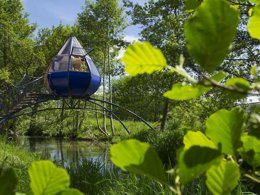 Camping Pas Cher vous présente avec son site Officiel campingpascher.fr, le Camping Domaine Du Lieu Dieu, situé sur la commune de Beauchamps dans le département Somme (Picardie) en France. Le camping Domaine Du Lieu Dieu, vous présente un hébergement de type hébergement insolite de 6 m² et télévision. Le camping Domaine Du Lieu Dieu vous propose du dimanche 29 mars au dimanche 05 avril 2026, en promotion à -1% pour 7 nuits à 397,14 € au lieu de 401,71 € soit une Économie de 4,57 €. Cette location propose 214 dates différentes pour réserver votre séjour. Découvrez également les 9 autres gammes d'hébergements du camping. Les Avis clients pour le Camping Domaine Du Lieu Dieu sont excellents avec une note moyenne de 8 sur 10. Animation enfants, Aire de jeux enfants, Canoë-kayak, Centre équestre, Cyclisme, Pétanque, Randonnée, Salle de jeux vidéo, Terrain de volley-ball, Voile, Bar, Snack/Bar,... En savoir plus : cliquez-ICI.
