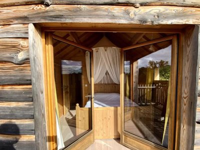 Cliquez pour découvrir toutes les photos de l'HÉBERGEMENT ! tente en toile et bois - Le Moulin De Surier photo 9