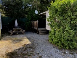 Camping Pas Cher vous présente avec son site Officiel campingpascher.fr, le Camping Paradis - Les Relarguiers classé 3 étoiles, situé sur la commune de Beauvezer dans le département Alpes-de-haute-provence (Provence Alpes Côte D'azur) en France. Le camping Paradis - Les Relarguiers vous propose un hébergement de type mobil-home de 31 m². L'établissement vous propose 2 autres types d'hébergements. Découvrez tous nos séjours à petits prix dans la commune et aux alentours de Beauvezer du département : Alpes-de-haute-provence (Provence Alpes Côte D'azur). Les Avis clients pour le Camping Paradis - Les Relarguiers sont excellents avec une note moyenne de 8 sur 10. LacRivière, Piscine chauffée, Piscine extérieure, Animation ados, Animations familiales, Club enfants, Aire de jeux enfants, Baby-foot, Canoë-kayak, Centre équestre, Ping-pong, Pétanque, Terrain de football, Terrain de volley-ball, Bar, Dépôt de pain, Pizzeria, Plats à emporter, Restaurant, Snack/Bar, Épicerie,... En savoir plus : cliquez-ICI.