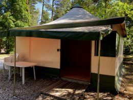Camping Pas Cher vous présente avec son site Officiel campingpascher.fr, le Camping Paradis - Les Relarguiers classé 3 étoiles, situé sur la commune de Beauvezer dans le département Alpes-de-haute-provence (Provence-alpes-côte D'azur) en France. Le camping Paradis - Les Relarguiers vous propose un hébergement de type tente en toile et bois de 25 m² pour 1 personne. L'établissement vous propose 5 autres types d'hébergements. Découvrez tous nos séjours à petits prix dans la commune et aux alentours de Beauvezer du département : Alpes-de-haute-provence (Provence-alpes-côte D'azur). Les Avis clients pour le Camping Paradis - Les Relarguiers sont excellents avec une note moyenne de 8 sur 10. LacRivière, Piscine chauffée, Piscine extérieure, Animation ados, Animations familiales, Club enfants, Aire de jeux enfants, Baby-foot, Canoë-kayak, Centre équestre, Ping-pong, Pétanque, Terrain de football, Terrain de volley-ball, Bar, Dépôt de pain, Pizzeria, Plats à emporter, Restaurant, Snack/Bar, Épicerie,... En savoir plus : cliquez-ICI.