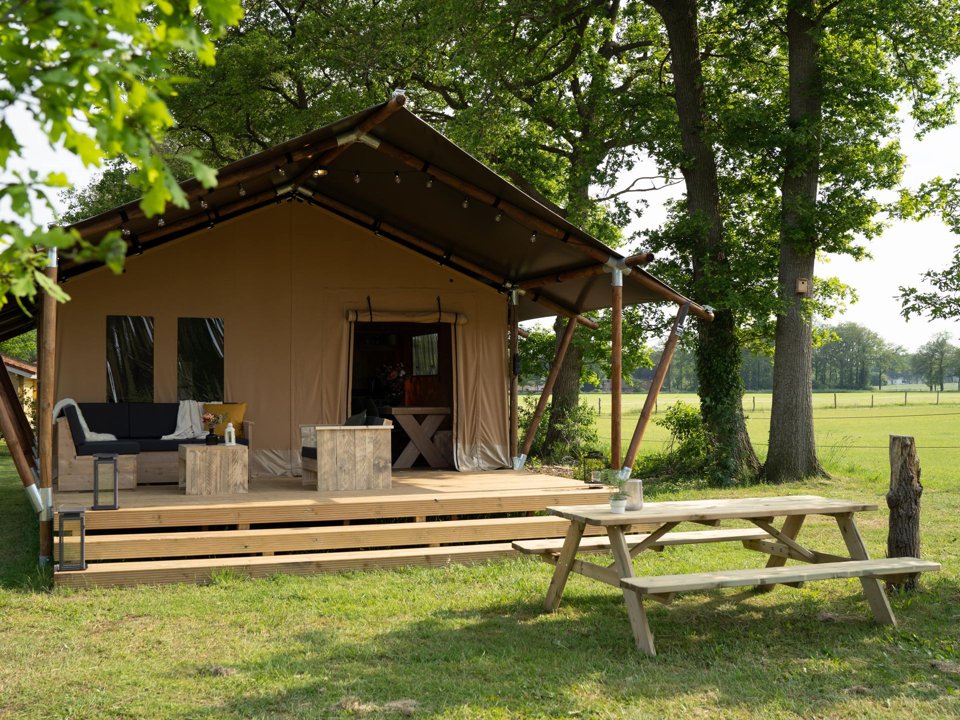 Camping Pas Cher vous présente avec son site Officiel campingpascher.fr, le Camping Les 2 Lacs classé 3 étoiles, situé sur la commune de Beauville dans le département Lot-et-garonne (Aquitaine) en France. Le camping Les 2 Lacs vous propose un hébergement de type tente en toile et bois. L'établissement vous propose un autre type d'hébergement. Découvrez tous nos séjours à petits prix dans la commune et aux alentours de Beauville du département : Lot-et-garonne (Aquitaine). Les Avis clients pour le Camping Les 2 Lacs sont excellents avec une note moyenne de 9 sur 10. Lac, Piscine extérieure, Aire de jeux enfants, Baby-foot, Canoë-kayak, Cyclisme, Ping-pong, Pétanque, Randonnée, Terrain de volley-ball, Trampoline, Boulangerie, Brasserie, Dépôt de pain, Plats à emporter, Épicerie,... En savoir plus : cliquez-ICI.