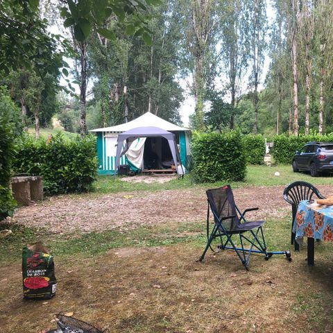 Cliquez pour découvrir toutes les photos de l'HÉBERGEMENT ! bungalow toilé - Les Deux Lacs photo 2