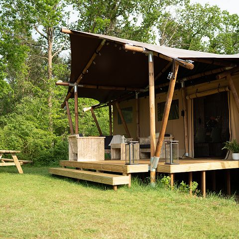 Cliquez pour découvrir toutes les photos de l'HÉBERGEMENT ! tente en toile et bois - Les 2 Lacs photo 4