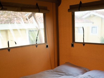 Cliquez pour découvrir toutes les photos de l'HÉBERGEMENT ! tente en toile et bois - Les 2 Lacs photo 7