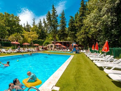 Cliquez pour découvrir toutes les photos de l'ÉTABLISSEMENT ! camping Flower Les Tomasses photo 2