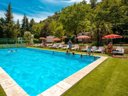 Camping Pas Cher vous présente avec son site Officiel campingpascher.fr, le Camping Flower Les Tomasses classé 4 étoiles, situé sur la commune de Belgentier dans le département Var (Provence Alpes Côte D'azur) en France. Le camping Flower Les Tomasses, vous présente un hébergement de type lodge de 34 m² pour 1 personne. Le camping Flower Les Tomasses vous propose du sam. 12 septembre au sam. 19 septembre 2026 pour 7 nuits à 371€. Cette location propose 76 dates différentes pour réserver votre séjour. Découvrez également les 4 autres gammes d'hébergements du camping. Les Avis clients pour le Camping Flower Les Tomasses sont excellents avec une note moyenne de 8 sur 10. Piscine chauffée, Piscine extérieure, Animations familiales, Club enfants, Aire de jeux enfants, Ping-pong, Pétanque, Salle de fitness, Terrain multisports, Trampoline, Bar, Boulangerie, Brasserie, Dépôt de pain, Plats à emporter, Snack/Bar, Station-service, Supermarché,... En savoir plus : cliquez-ICI.