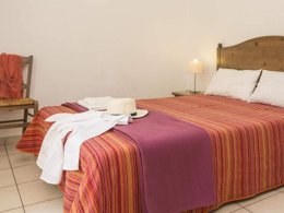 Camping Pas Cher vous présente avec son site Officiel campingpascher.fr, la Résidence Odalys Référence Les Hameaux De Capra Scorsa classé 3 étoiles, située sur la commune de Belgodere dans le département Corse Du Nord (Corse) en France. La résidence Odalys Référence Les Hameaux De Capra Scorsa, vous présente un hébergement de type appartement de 35 m² avec climatisation et télévision. La résidence Odalys Référence Les Hameaux De Capra Scorsa vous propose du sam. 13 décembre au sam. 20 décembre 2025 avec un DÉPART DEMAIN pour 7 nuits à 329€. Cette location propose 38 dates différentes pour réserver votre séjour. Découvrez également les 5 autres gammes d'hébergements de la résidence. Les Avis clients pour la Résidence Odalys Référence Les Hameaux De Capra Scorsa sont excellents avec une note moyenne de 8 sur 10. Piscine extérieure, Club ados, Centre équestre, Golf,... En savoir plus : cliquez-ICI.