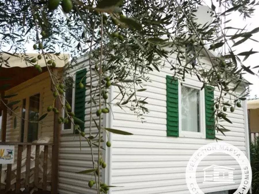 Camping Pas Cher vous présente avec son site Officiel campingpascher.fr, le Camping Parc Résidentiel La Listra classé 2 étoiles, situé sur la commune de Belgodere dans le département Corse Du Nord (Corse) en France. Le camping Parc Résidentiel La Listra, vous présente un hébergement de type mobil-home. Le camping Parc Résidentiel La Listra vous proposeun séjour PAS CHER avec une REMISEdu sam. 17 octobre au sam. 24 octobre 2026, en promotion à -35% pour 7 nuits à 449 € au lieu de 690,77 € soit une Économie de 241,77 €. Cette location propose 13 dates différentes pour réserver votre séjour. Découvrez également les 1 autres gammes d'hébergements du camping. Les Avis clients pour le Camping Parc Résidentiel La Listra sont de 7 sur 10. Piscine extérieure, Aire de jeux enfants, Centre équestre, Golf, Jet-ski, Ping-pong, Plongée, Randonnée,... En savoir plus : cliquez-ICI.